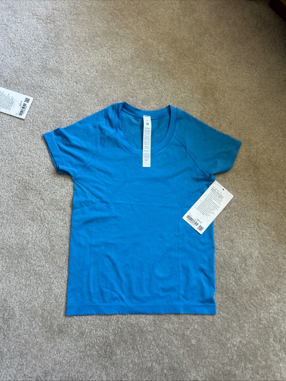 4-27 NWT Size 4 Lululemon Swiftly Tech Short Sleeve 2.0 Race OAVE